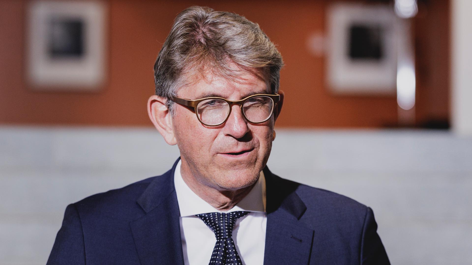Porträtaufnahme von Wolfram Weimer, Staatsminister für Kultur und Medien, aufgenommen im Rahmen der Konstituierenden Kabinettssitzung Anfang Mai 2025 in Berlin Porträtaufnahme von Wolfram Weimer, Staatsminister für Kultur und Medien, aufgenommen im Rahmen der Konstituierenden Kabinettssitzung Anfang Mai 2025 in Berlin