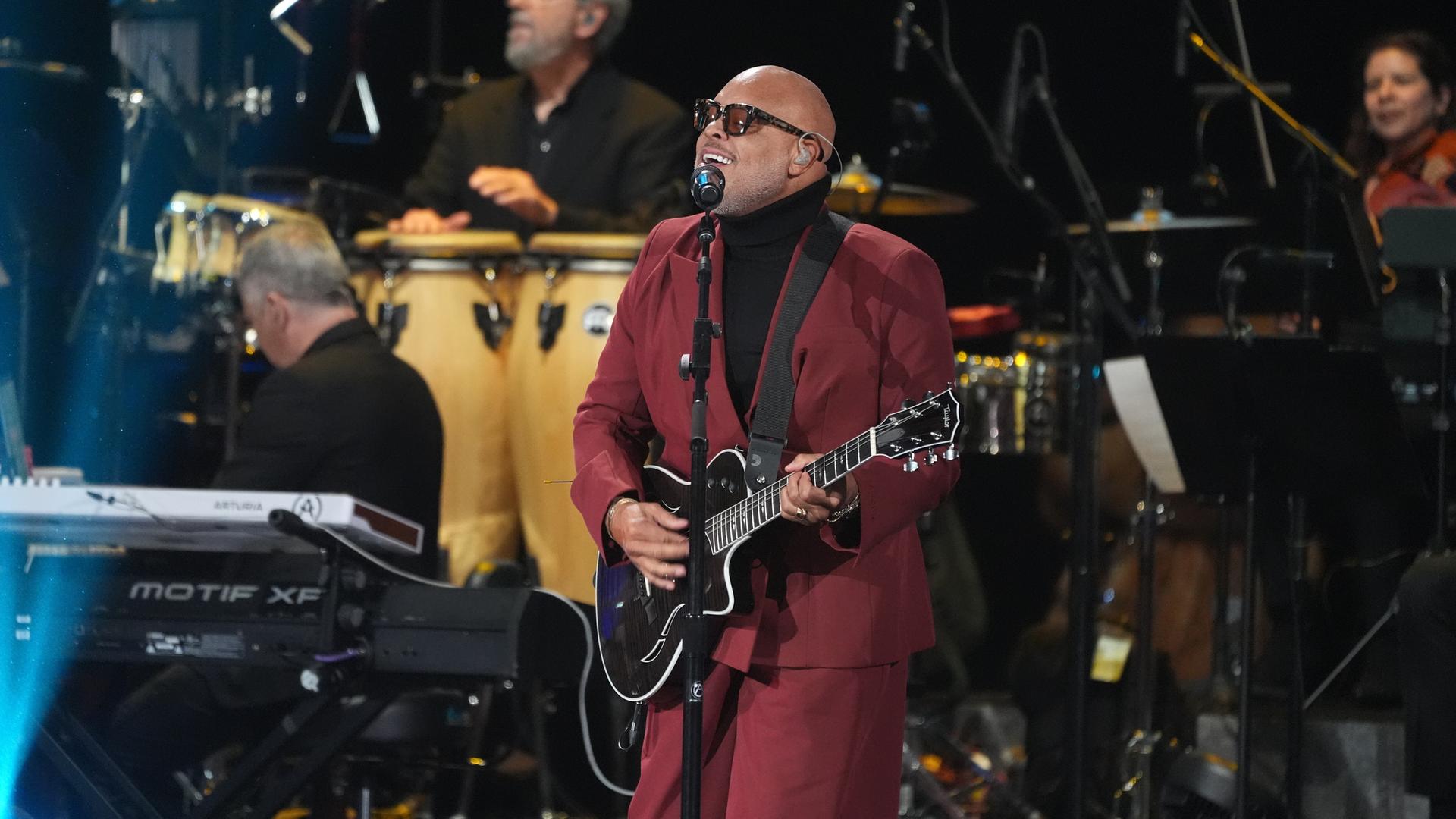 Israel Houghton sang „Shining Star“ bei der 68. Verleihung der Grammy Awards am 1. Februar 2026, in Los Angeles. Israel Houghton sang „Shining Star“ bei der 68. Verleihung der Grammy Awards am 1. Februar 2026, in Los Angeles.