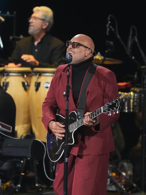Israel Houghton sang „Shining Star“ bei der 68. Verleihung der Grammy Awards am 1. Februar 2026, in Los Angeles. Israel Houghton sang „Shining Star“ bei der 68. Verleihung der Grammy Awards am 1. Februar 2026, in Los Angeles.
