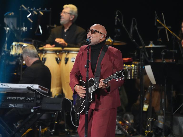 Israel Houghton sang „Shining Star“ bei der 68. Verleihung der Grammy Awards am 1. Februar 2026, in Los Angeles. Israel Houghton sang „Shining Star“ bei der 68. Verleihung der Grammy Awards am 1. Februar 2026, in Los Angeles.