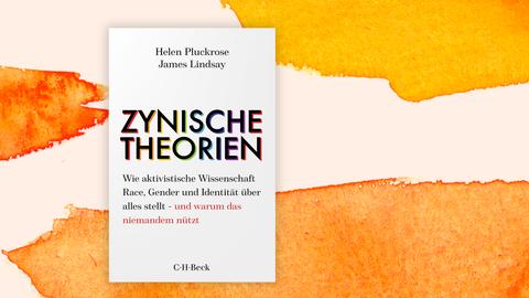 Das Cover des Buchs "Zynische Theorien" von Helen Pluckrose und James Lindsay vor einem Hintergrund mit orange aquarellierten Fabflächen. Der Buchumschlag zeigt den Titel in schwarzen Lettern auf weißem Grund, hinterlegt mit Regenbogenfarben.