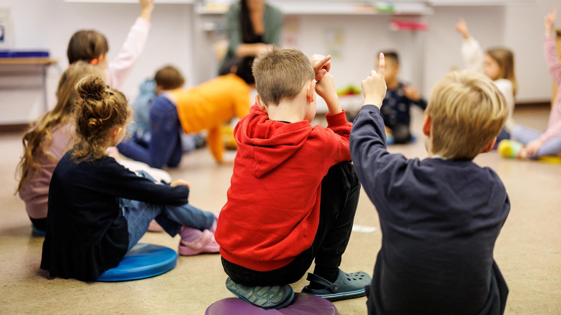 Schüler einer zweiten Klasse einer Grundschule im Stadtteil Neuperlach in München