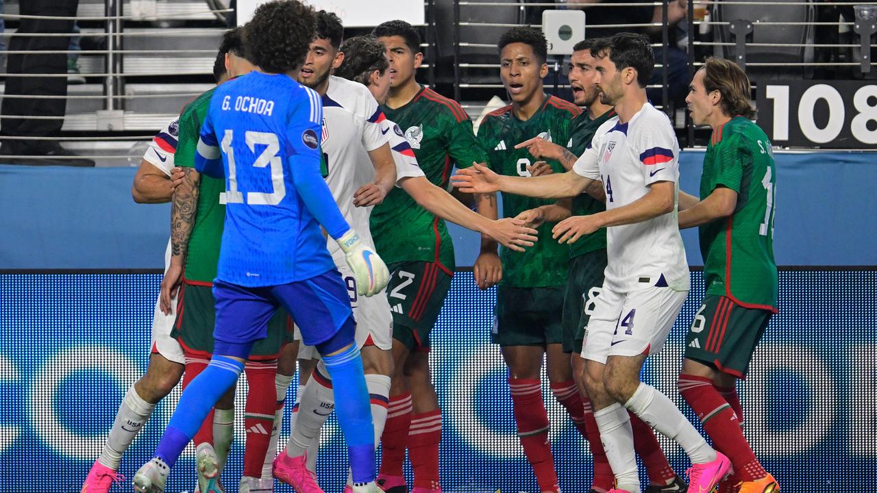 Szene aus dem Fußball-Länderspiel USA gegen Mexiko im Allegiant Stadium, USA