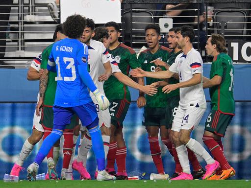 Szene aus dem Fußball-Länderspiel USA gegen Mexiko im Allegiant Stadium, USA