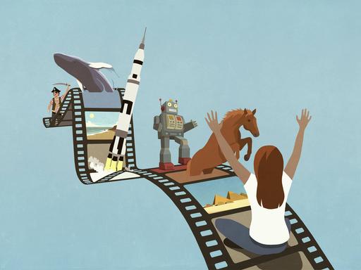 Illustration: Rückansicht einer  Frau, die auf eine Filmrolle sitzt und verschiedene Bildszenen (Pferd, Robotter, Rakete, Wal, Pirat), die dem Film entspringen,  betrachtet.