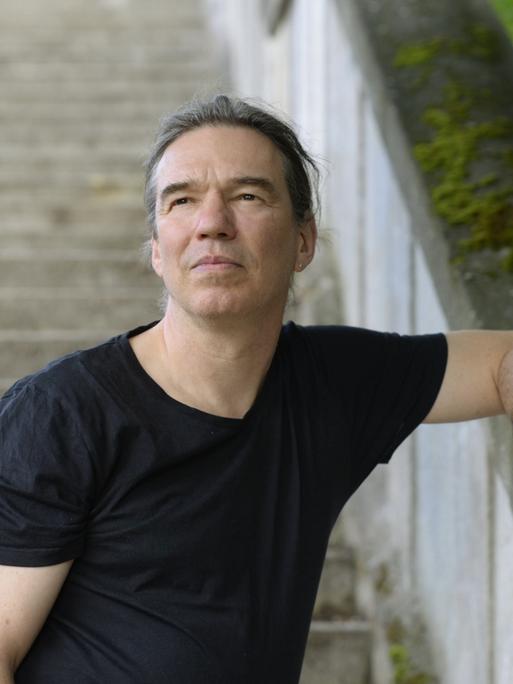 Portraet Michael Wildenhain, geboren 1958 in Berlin, Autor (auch von Theaterstücken) und Schriftsteller.