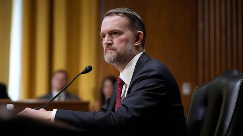 Der US-Handelsbeauftragte Greer sitzt vor einem Mikrofon.