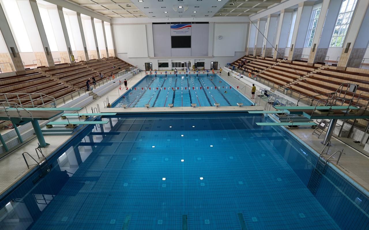 Um Energie zu sparen, könnte die Temperatur in kommunalen Schwimmbädern gesenkt werden.