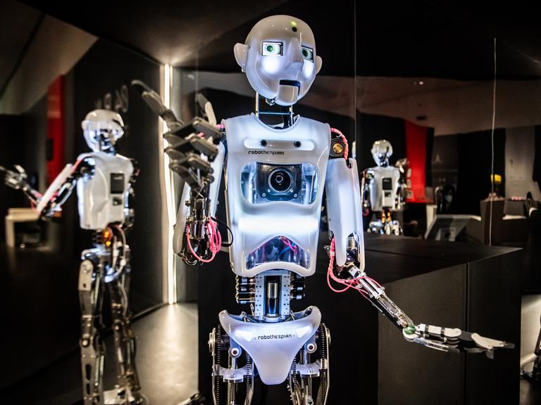Die Ausstellung "Robot - The Human Project" spürt der Beziehung zwischen Menschen und ihren Klonen sowie dem derzeitigen Stand der Technik MUDEC Museum in Mailand im Mai 2021 nach.