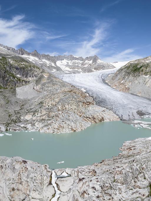 Rhonegletscher, Talgletscher im Quellgebiet der Rhone in den Schweizer Alpen. Gletscherschmelze, der Gletscher wird immer kleiner.