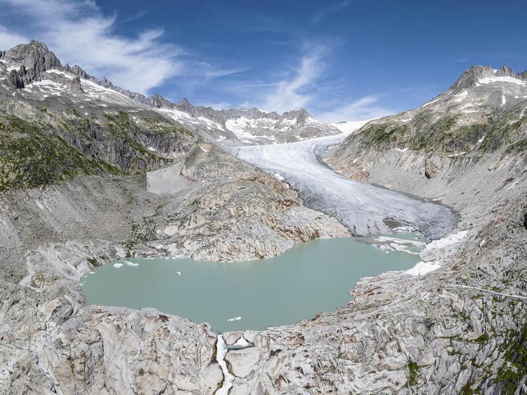 Rhonegletscher, Talgletscher im Quellgebiet der Rhone in den Schweizer Alpen. Gletscherschmelze, der Gletscher wird immer kleiner.