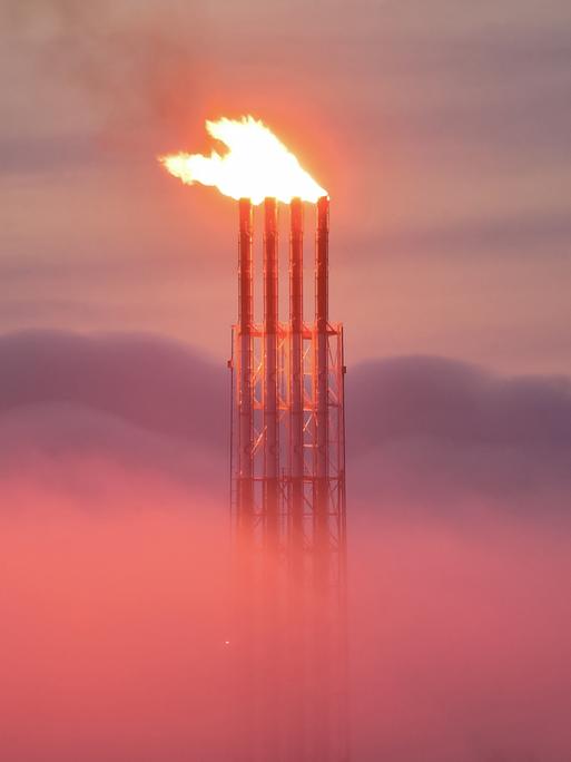 SAKHALIN REGION, RUSSIA - JULY 15, 2021: A flare stack at the Prigorodnoye production complex of the Sakhalin Energy Company on the southern shore of Sakhalin Island; the Prigorodnoye production complex covering an area of 236 hectares consists of a gas liquefaction plant (LNG plant) and an oil export terminal. Sakhalin Energy Company develops the Piltun-Astokhskoye oil field and the Lunskoye gas field off the north-eastern coast of Sakhalin. Yuri Smityuk/TASS