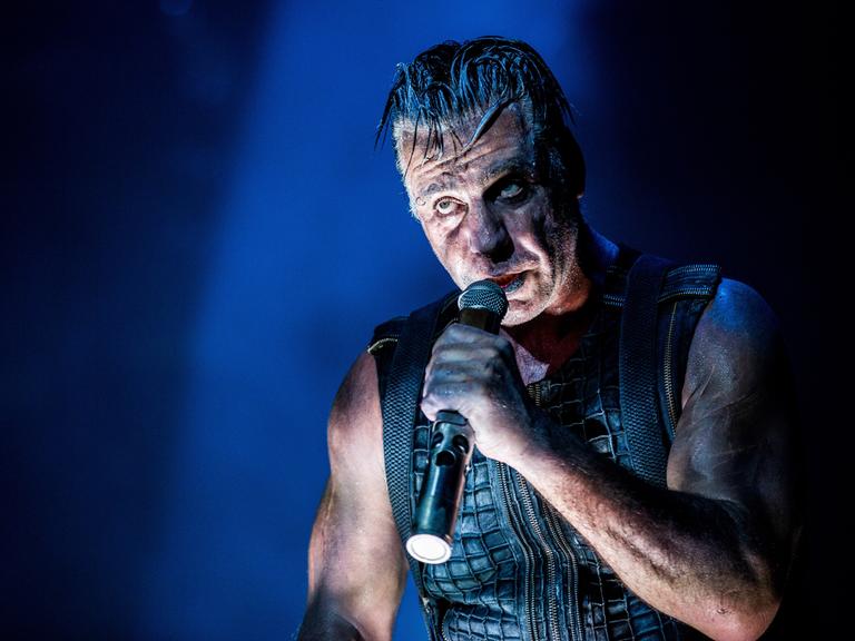 Rammstein-Sänger Till Lindemann bei einem Konzert in Odense (Dänemark)