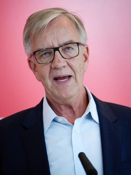 Linken-Fraktionschef Dietmar Bartsch im Porträt.