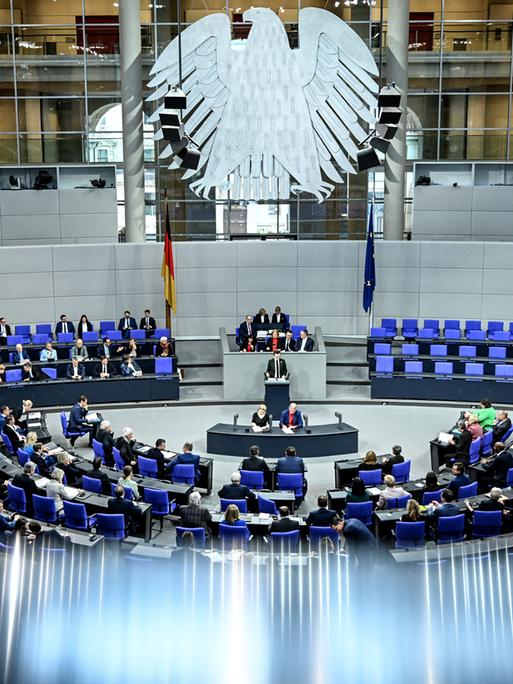 Die Abgeordneten des Bundestags debattieren während der 157. Sitzung des Bundestages. 