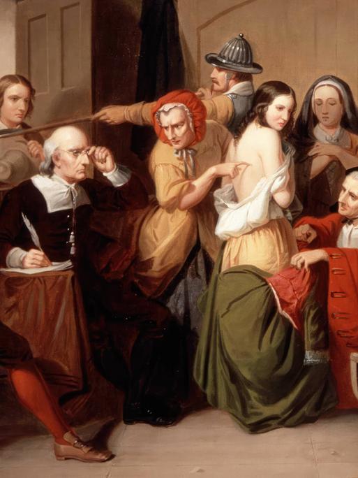 Historische Darstellunge einer Untersuchung einer Frau auf Zeichen von Hexerei im Mittelalter. 