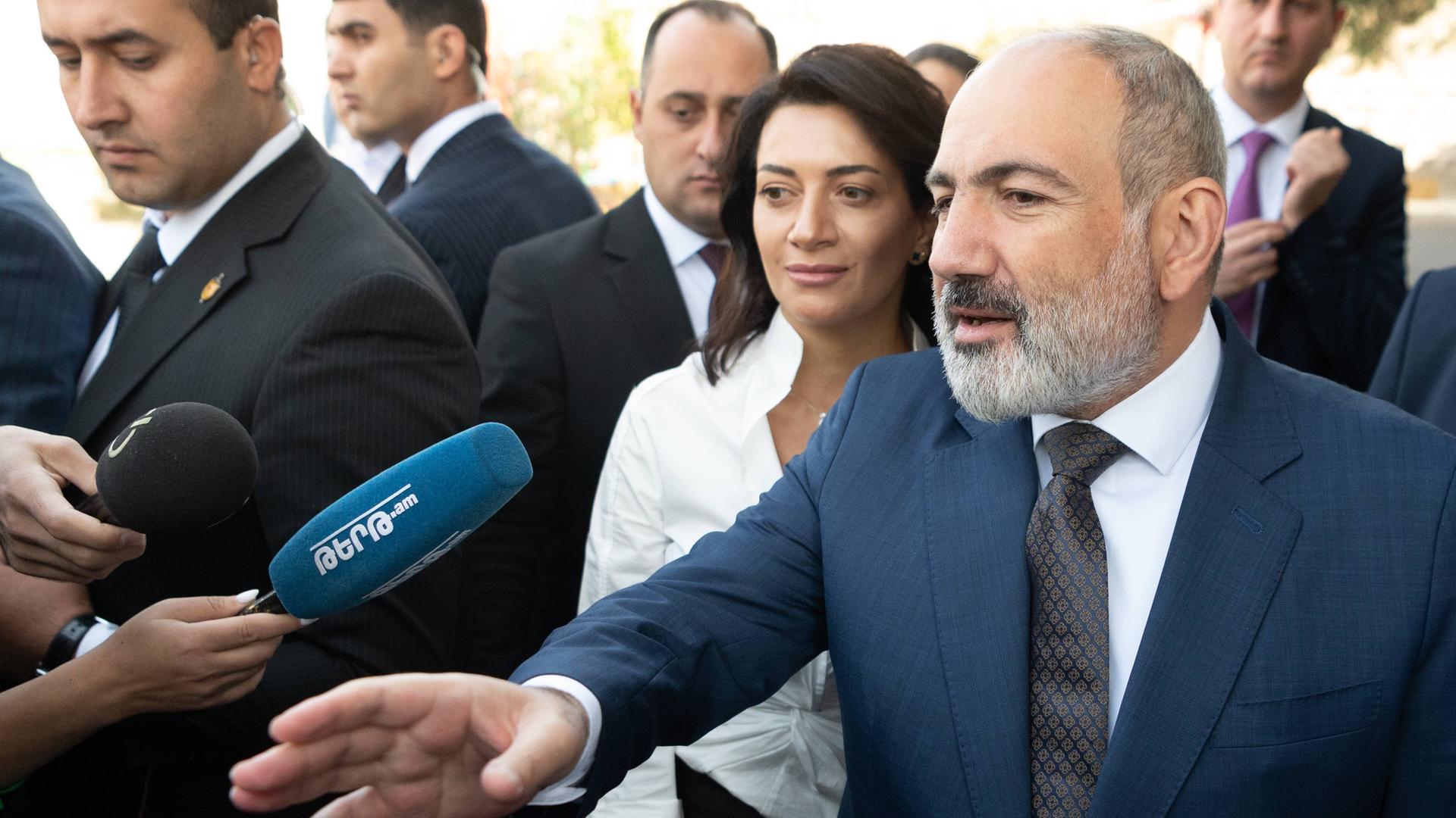 Der armenische Ministerpräsident Nikol Pashinyan bei den Stadtratswahlen in Yerevan im September 2023.