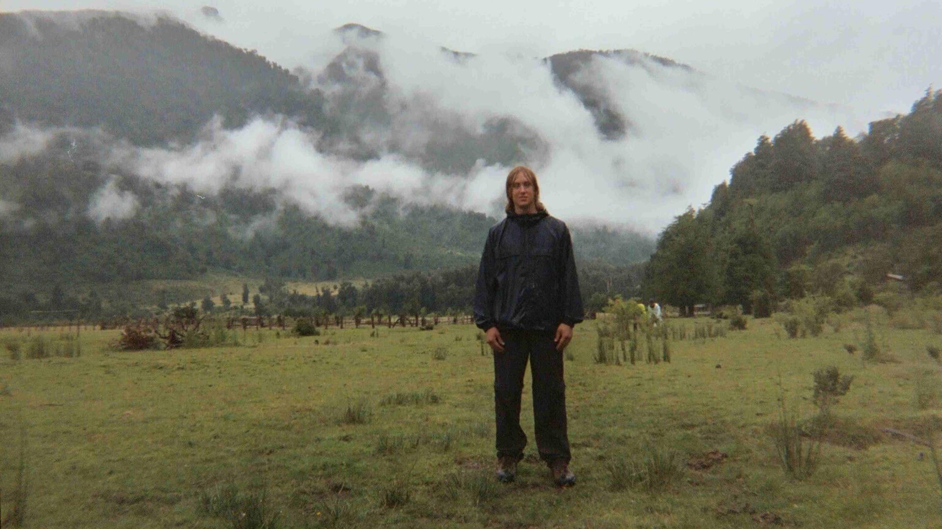Der jugendliche Nathan Bontrager in einer weiten Landschaft in Patagonien