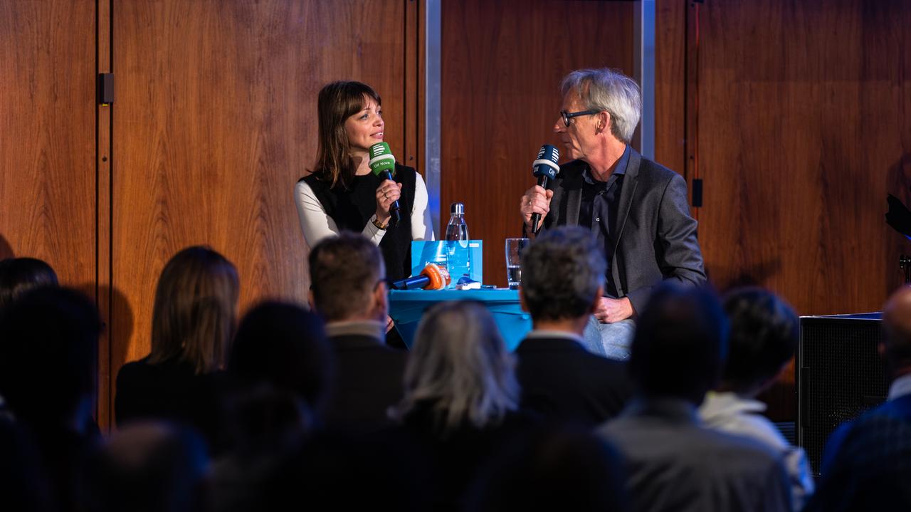 Marco Bertolaso, Sina Fröhndrich vom Deutschlandfunk beim Kölner Forum für Journalismuskritik am 9. Mai 2025. Marco Bertolaso, Sina Fröhndrich vom Deutschlandfunk beim Kölner Forum für Journalismuskritik am 9. Mai 2025.