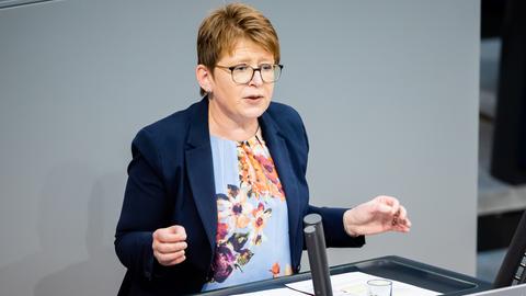 Tanja Machalet (SPD), Mitglied des Deutschen Bundestages, spricht im Plenum des Deutschen Bundestages. 
