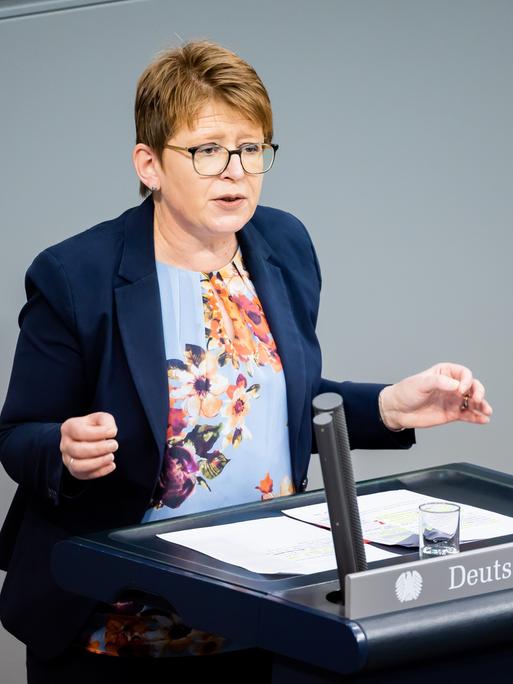 Tanja Machalet (SPD), Mitglied des Deutschen Bundestages, spricht im Plenum des Deutschen Bundestages. 