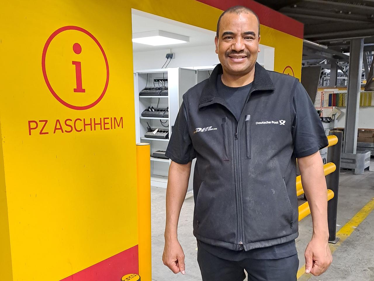 Samir Achech, Beladetrainer im DHL-Paketzentrum