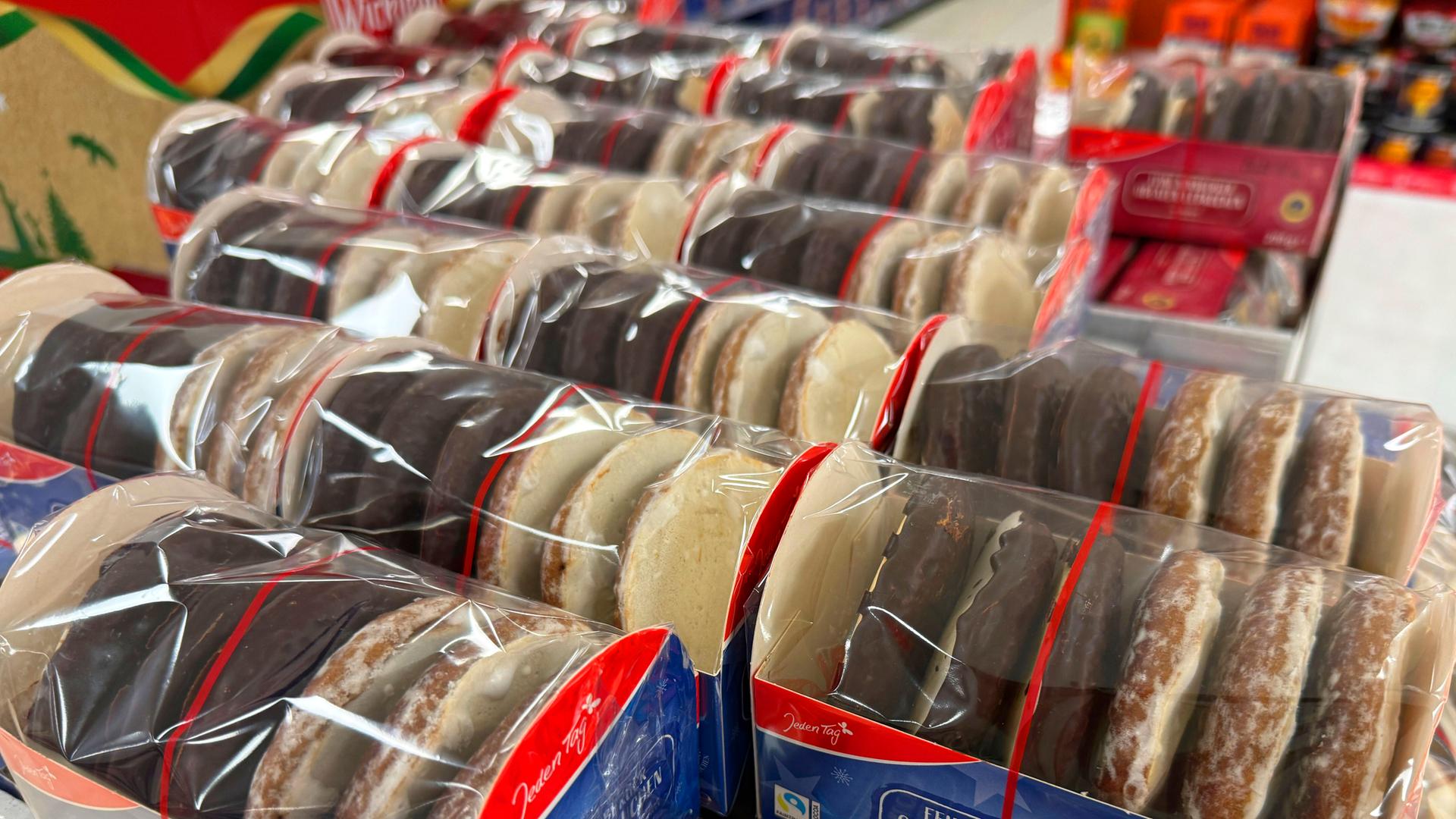 Weihnachts-Produkte in einem Supermarkt