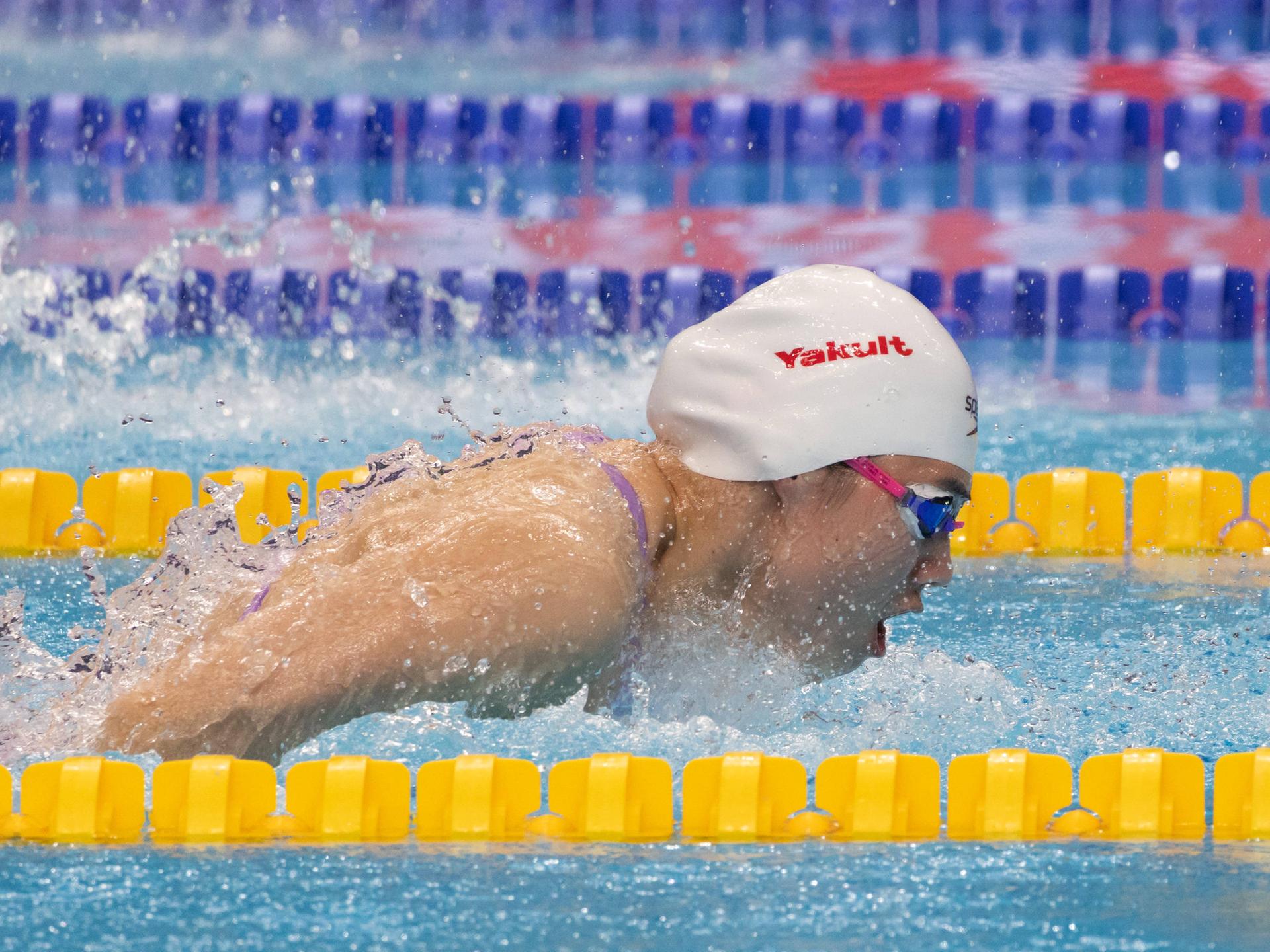 Die chinesische Schwimmerin Zhang Yufei im Becken bei der Schwimm-WM 2023.