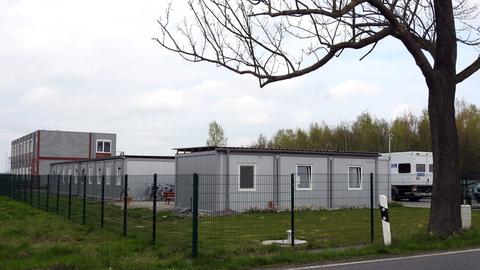 Ein Flüchtlingsheim aus Containern im sächsischen Borsdorf bei Leipzig. 