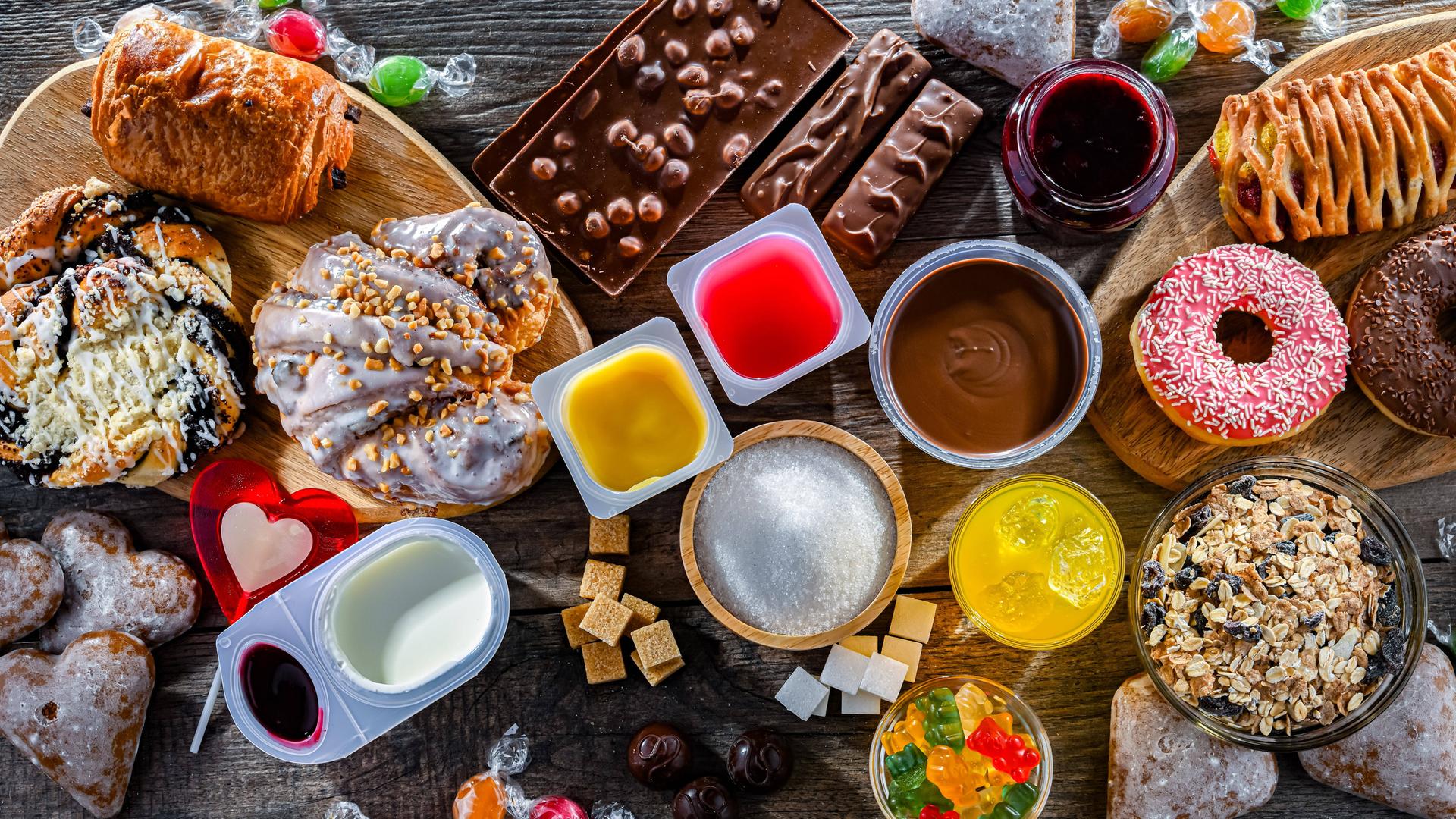 Manche Menschen essen zu viel Zucker.