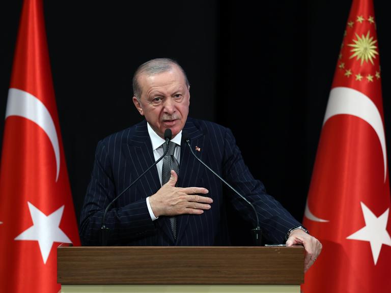 Der türkische Präsident Recep Tayyip Erdogan spricht auf einem AKP-Kongress in Ankara Der türkische Präsident Recep Tayyip Erdogan spricht auf einem AKP-Kongress in Ankara