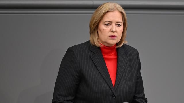 Bärbel Bas von der SPD spricht im Bundestag.