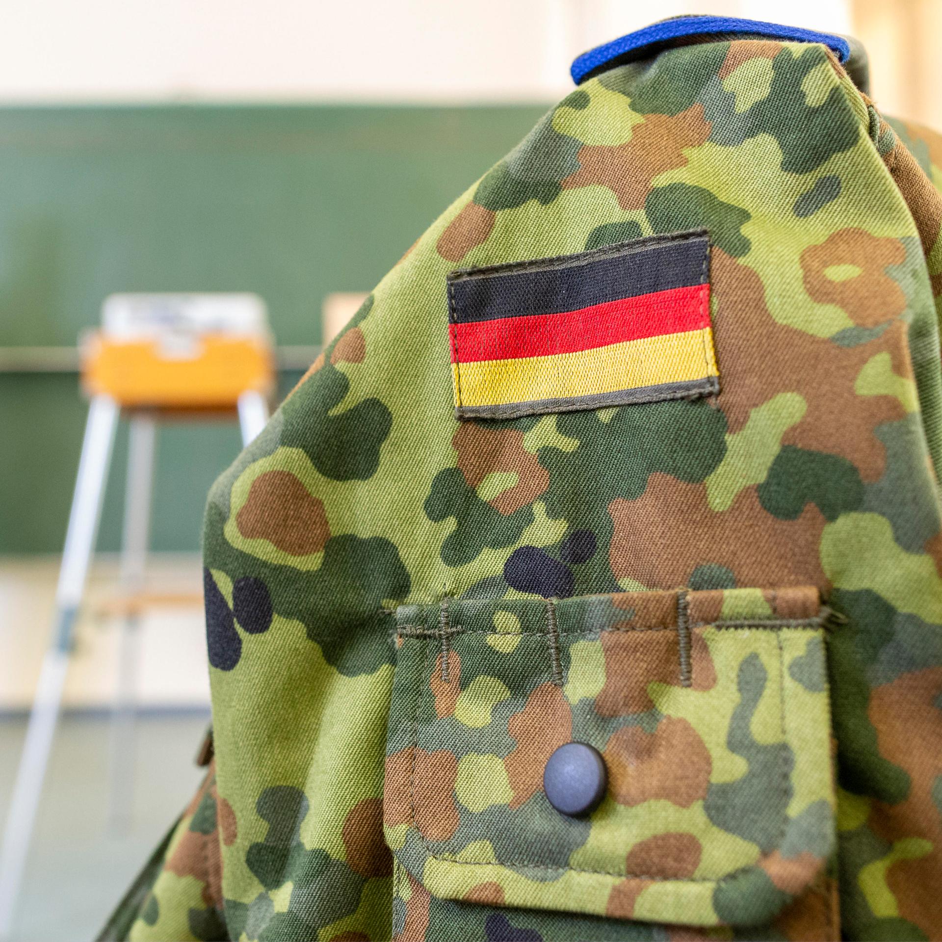 Soldaten an Schulen - Aufklärung oder Rekrutierung? episode artwork