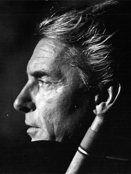 Eine Profil-Aufnahme von Herbert von Karajan, dem verstorbenen österreichischen Dirigenten. Eine Profil-Aufnahme von Herbert von Karajan, dem verstorbenen österreichischen Dirigenten.