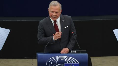 Straßburg: Der jordanische König Abdullah II. bin Al-Hussein spricht während der Plenarsitzung des Europäischen Parlaments.