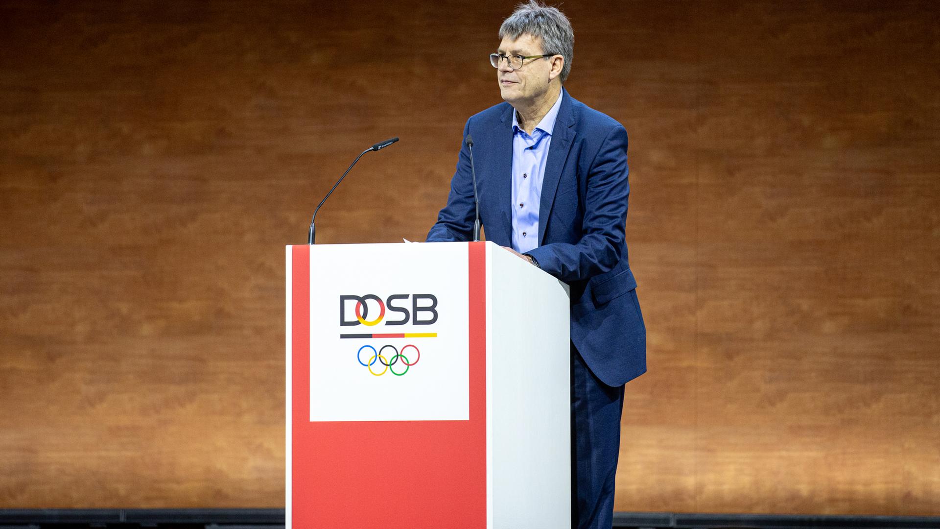 Thomas Weikert, Präsident des Deutschen Olympischen Sportbundes (DOSB), spricht bei einer Mitgliederversammlung des des Deutschen Olympischen Sportbundes (DOSB).