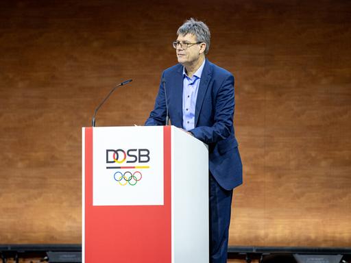 Thomas Weikert, Präsident des Deutschen Olympischen Sportbundes (DOSB), spricht bei einer Mitgliederversammlung des des Deutschen Olympischen Sportbundes (DOSB).