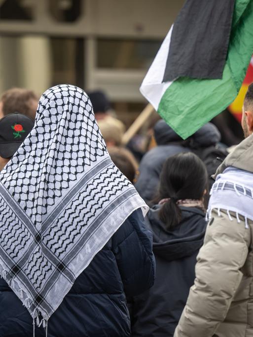 Teilnehmer einer propalästinensischen Kundgebung an der Freien Universität im Februar 2024