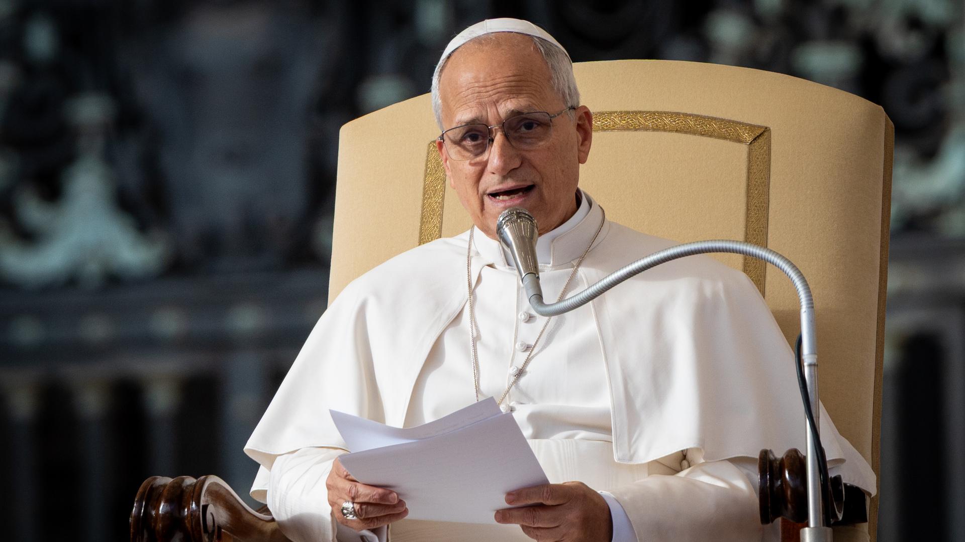 Papst Leo XIV. hält am 31. Dezember 2025 seine traditionelle Generalaudienz am Mittwoch auf dem Petersplatz in der Vatikanstadt, Vatikan.