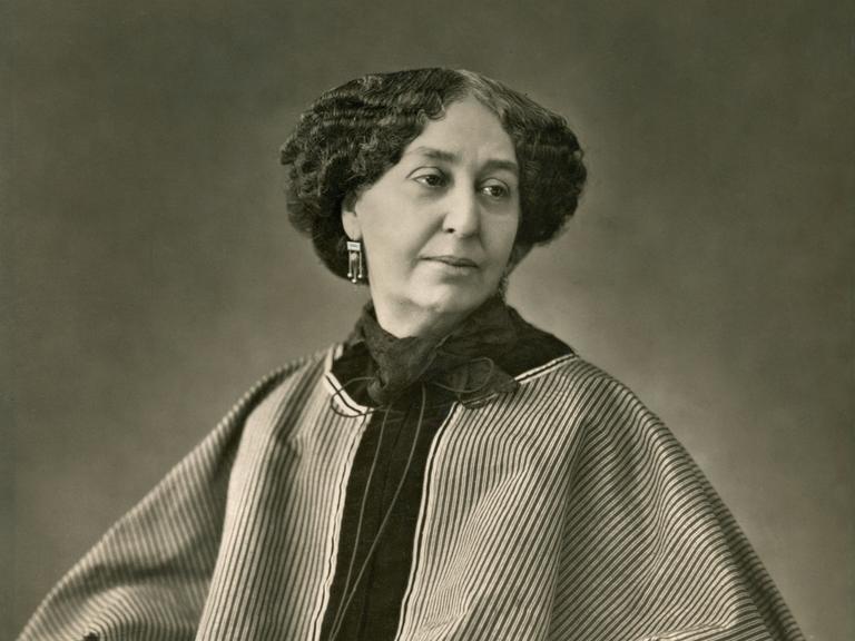 Die französische Schriftstellerin George Sand in einer Porträtaufnahme von 1864 (Nadar).