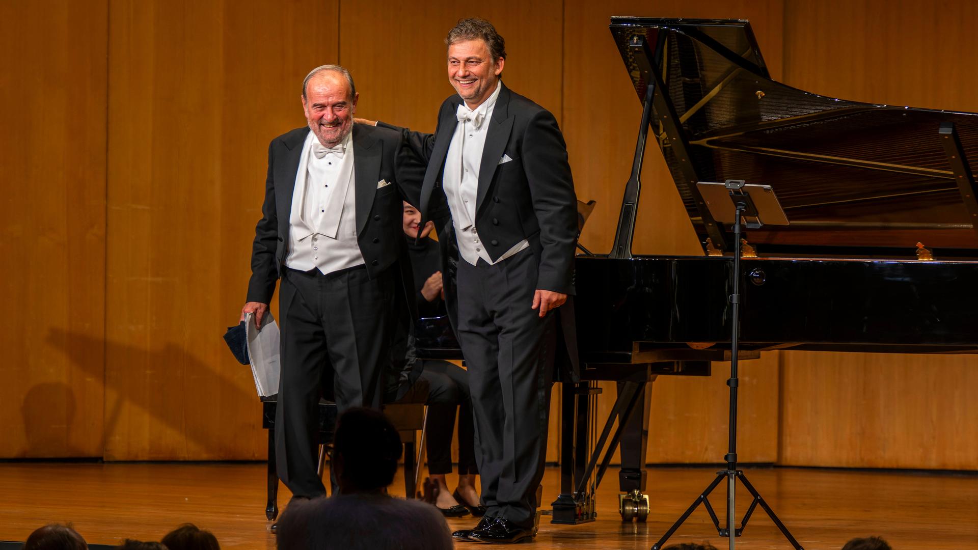 Internationales Klassikfestival: Festival der Nationen 2025, im Kurhaus Bad Wörishofen Unterallgäu, Sonderkonzert mit Startenor Jonas Kaufmann (re.) Liederabend mit seinem Klavierpartner Helmut Deutsch. Internationales Klassikfestival: Festival der Nationen 2025, im Kurhaus Bad Wörishofen Unterallgäu, Sonderkonzert mit Startenor Jonas Kaufmann (re.) Liederabend mit seinem Klavierpartner Helmut Deutsch.