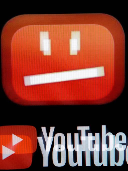 Symbolfoto zum Thema Uploadfilter. Ein icon von youtube für geblockte Inhalte ist auf einem Bildschirm zu sehen.