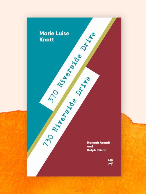 Das Cover des Buches "370 Riverside Drive - 730 Riverside Drive" von Marie Luise Knott. Zu sehen sind zwei weiße Striche, auf denen jeweils ein Adressteil steht. Sie laufen auf zwei Bildhälften entlang der Diagonale. 