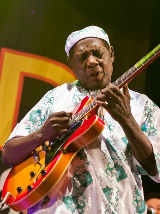 Der ghanaische Gitarrist und Komponist Ebo Taylor tritt am 19. Mai 2012 beim Womad Multicultural Festival in Cáceres im Westen Spaniens auf.