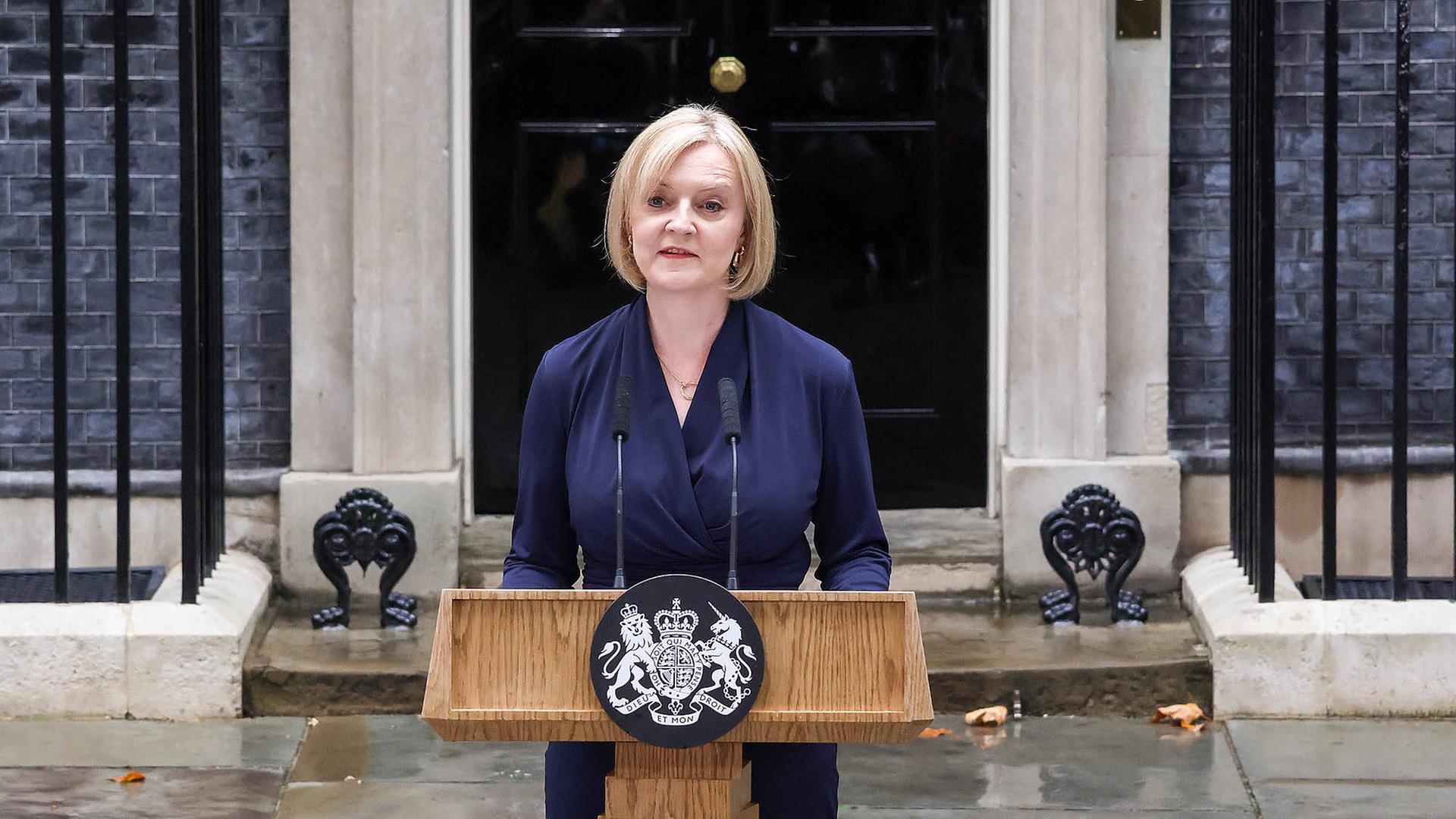 Die neue britische Premierministerin Liz Truss bei ihrer ersten Rede vor ihrem Amtssitz in Downing Street No.10
