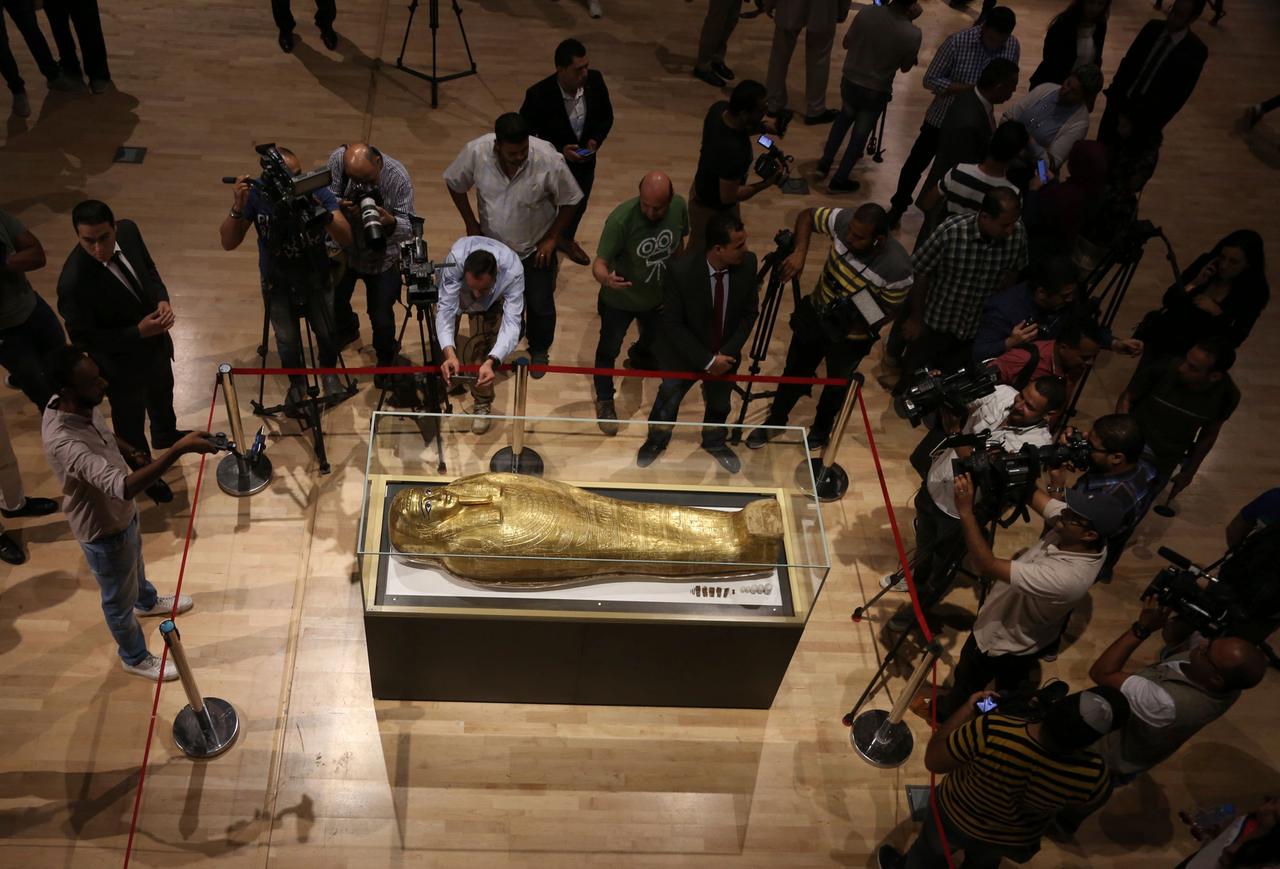 Der Goldsarg des Priesters Nedjemankh nach seiner Rückführung aus den USA nach Ägypten, hier im Ägyptischen Museum in Kairo am 1.10.2019