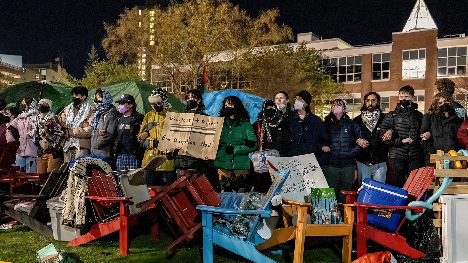 Das Bild zeigt von Camp von pro-palästinensischen Demonstranten an der Northeastern Universität in Boston.