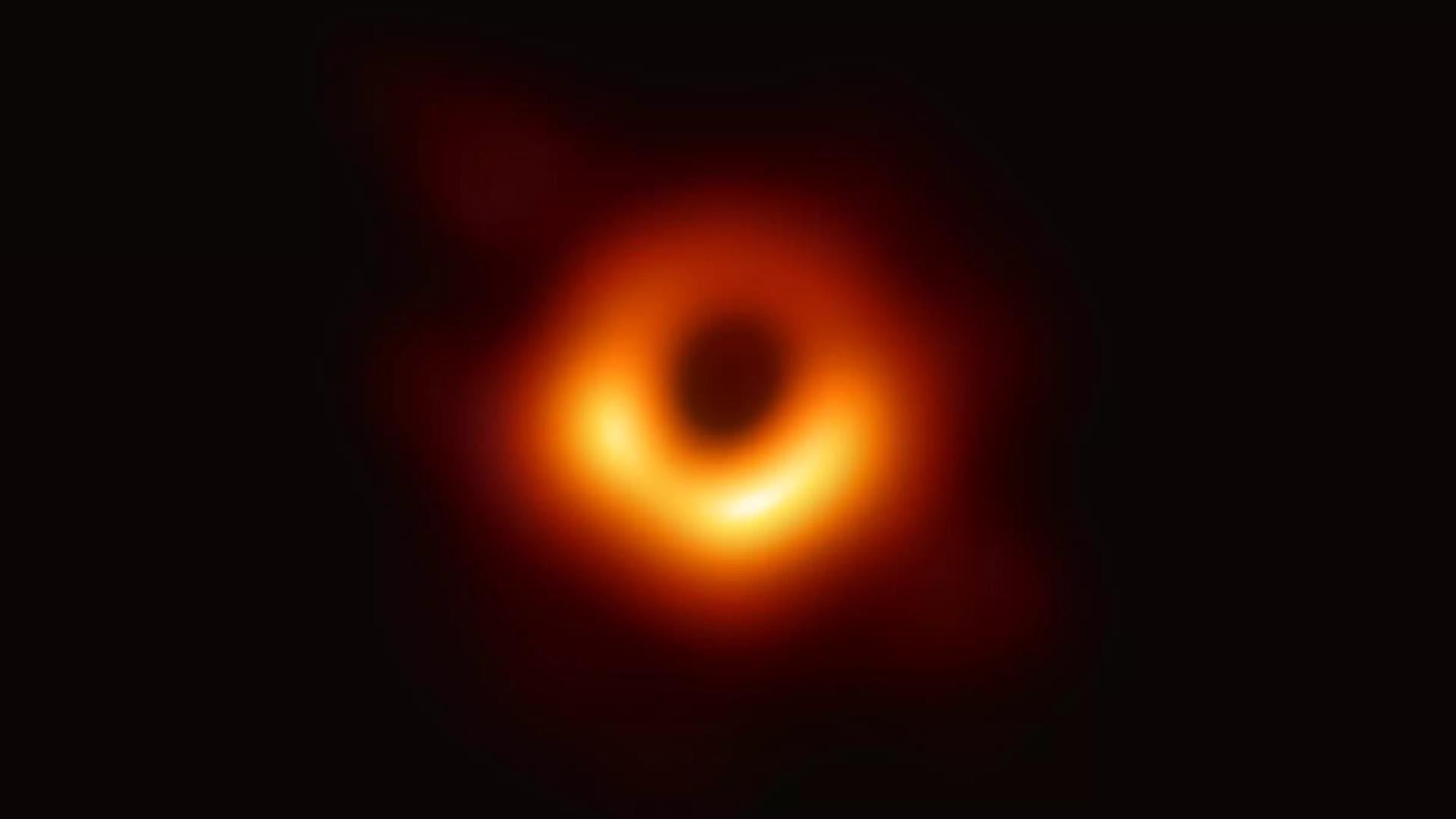 Veröffentlicht 2019: das erste Bild eines Schwarzen Lochs im Zentrum einer großen Galaxie