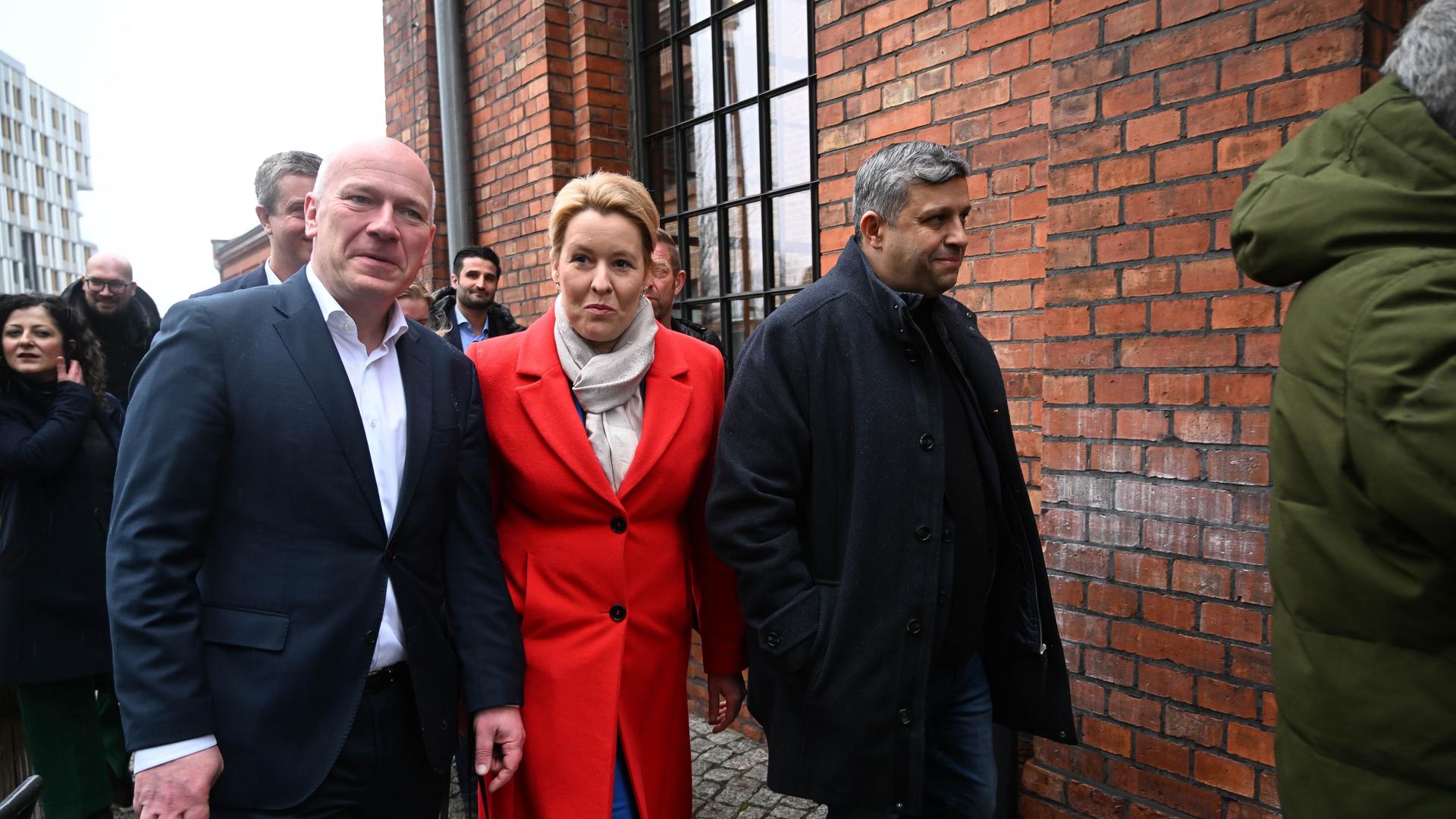 Der Berliner CDU-Chef Kai Wegner und die beiden Berliner SPD-Vorsitzenden Franziska Giffey und Raed Saleh Mitte Februar bei Sondierungsgesprächen zwischen CDU und SPD