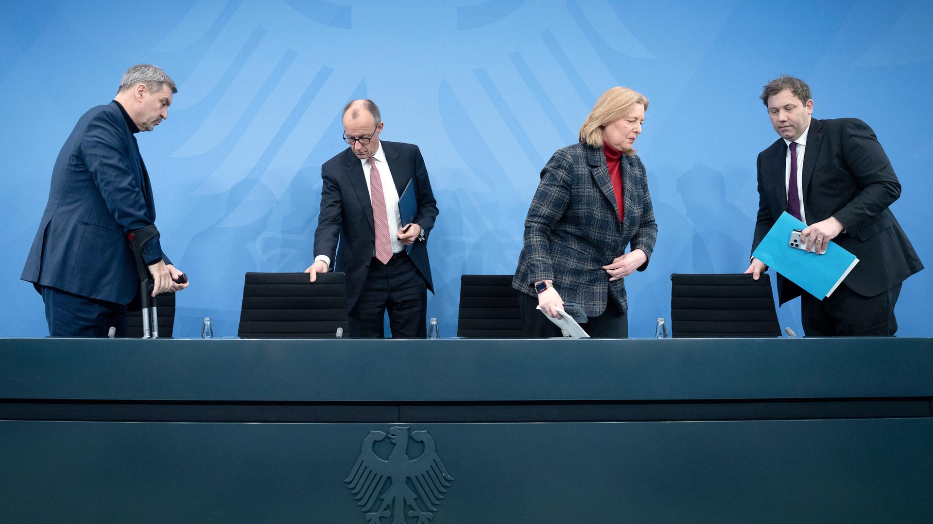 Nach einem bemerkenswert kurzen Koalitionsausschusses gaben Markus Söder, Friedrich Merz, Bärbel Bas und Lars Klingbeil eine Pressekonferenz.